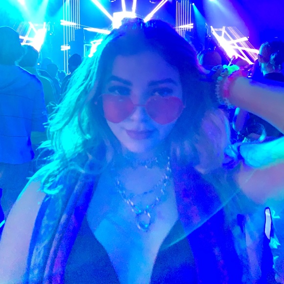 Meet your Posher, Stephanie - Picture 5 of 7